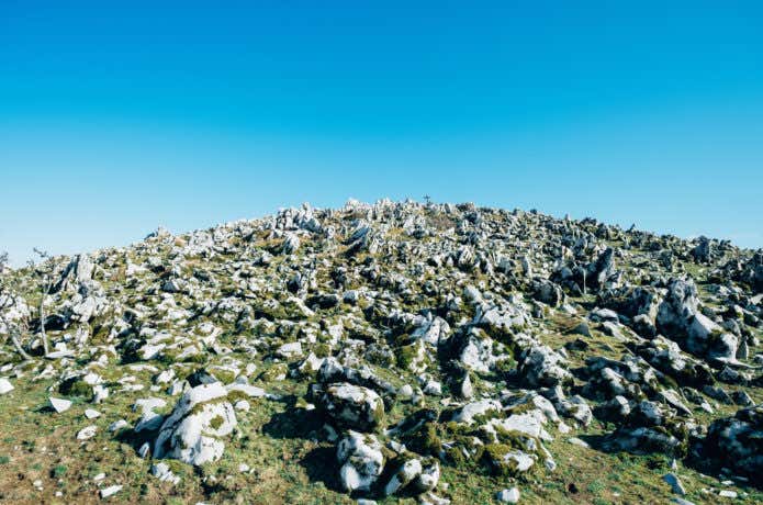 カルスト地形が広がる霊仙山