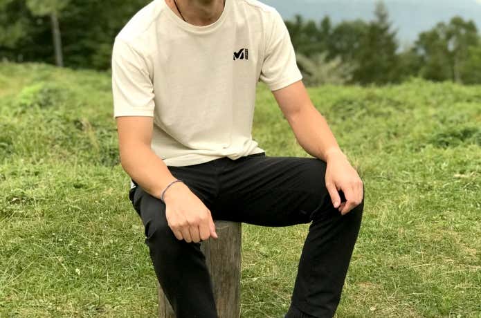 M ロゴ ASA Tシャツ　着用した人