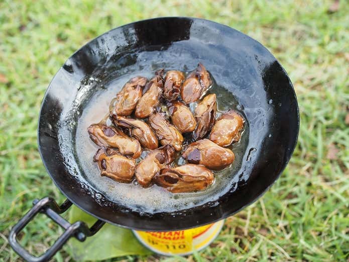 山で鉄フライパン？！ 取っ手が取れる“TORE PAN”で肉料理のススメ