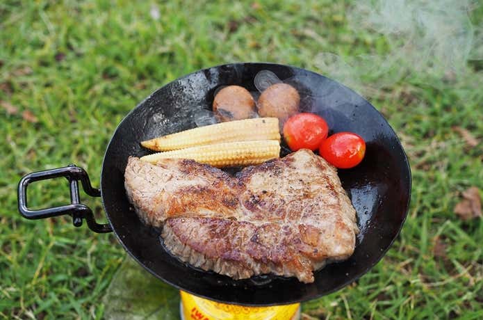 牛肉を焼く