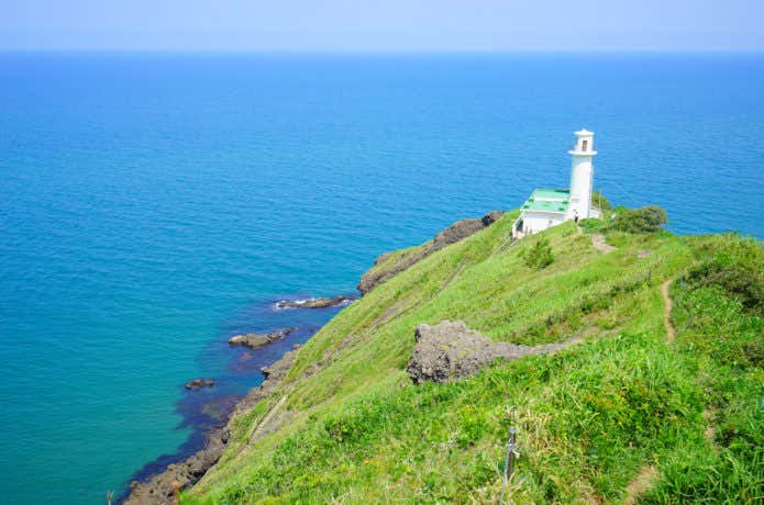角田山登山口の角田岬灯台