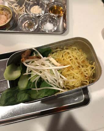 野菜を炒める