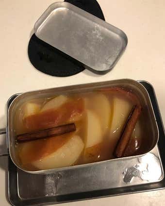 りんごのコンポート　冷やして完成