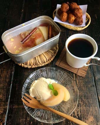 りんごのコンポート　アイスも一緒に