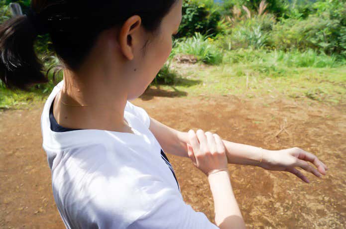 腕もしっかり日焼け止め塗りなおし