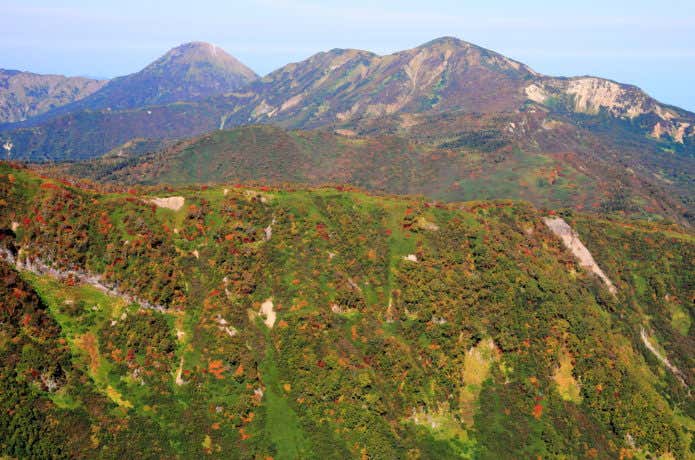 妙高山山頂から見る火打山と焼山