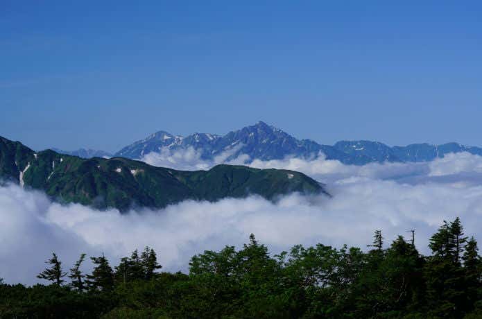 朝日岳から望む剱岳の勇姿