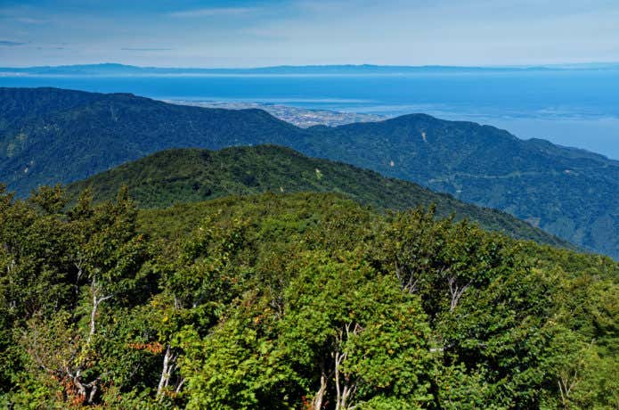 白鳥山から望む日本海と能登半島