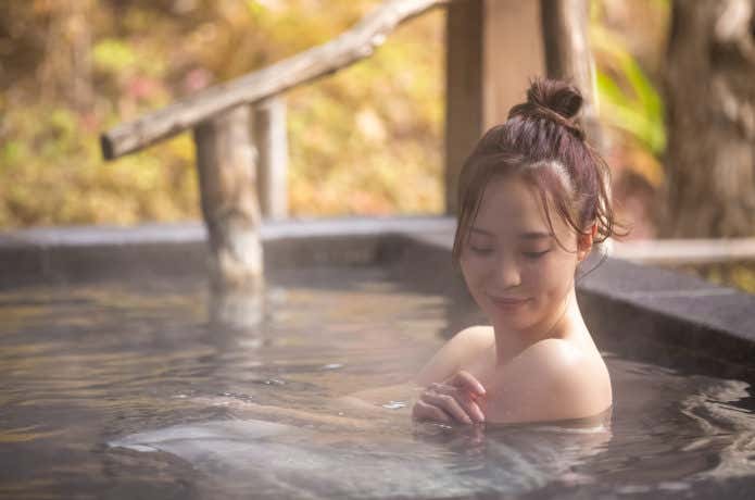 温泉　女性