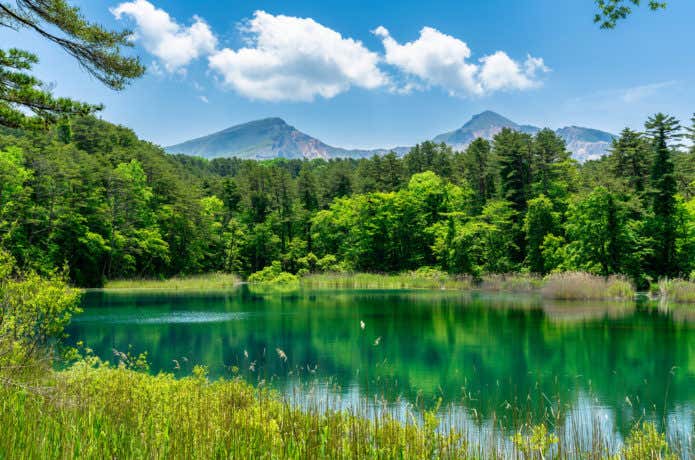 るり沼と磐梯山