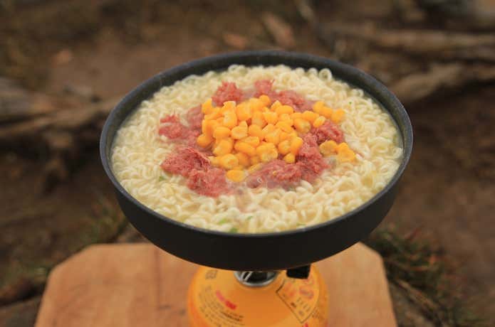 とうもろこしを入れる