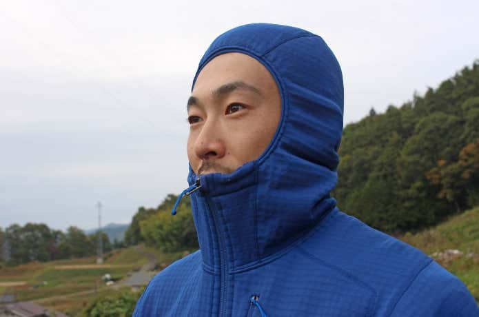 バラクラバ形状のフード