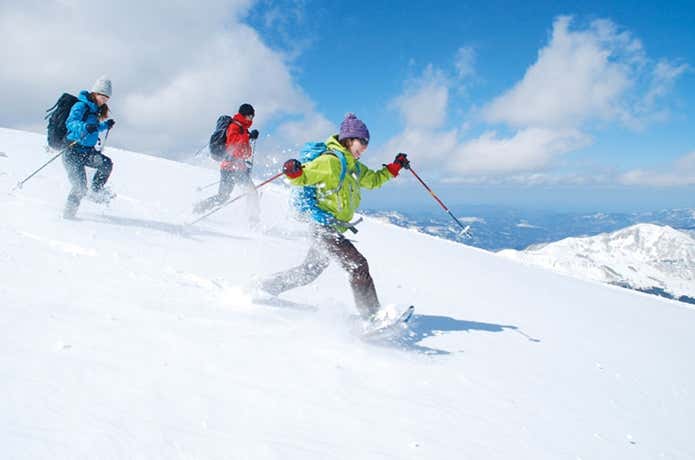 雪山トレッキングからスキーまで！スノーアクティビティは