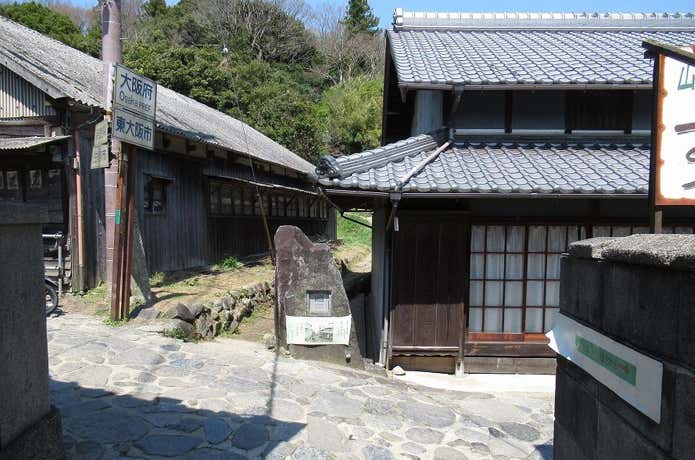 石畳の国道