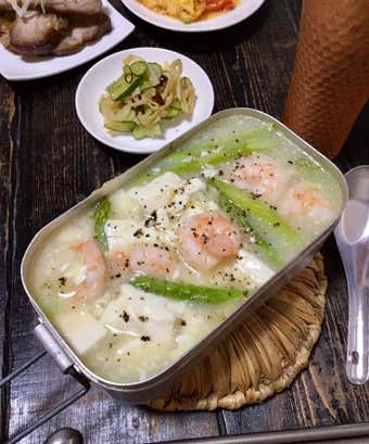 完成した海老と豆腐の中華煮込み