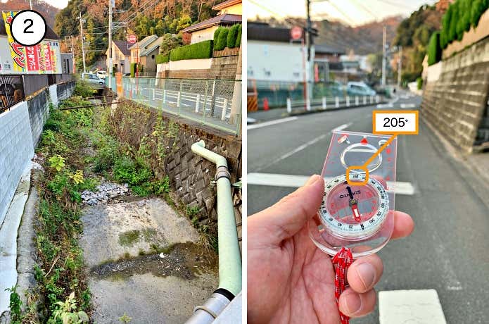 川沿いのT字路とコンパス