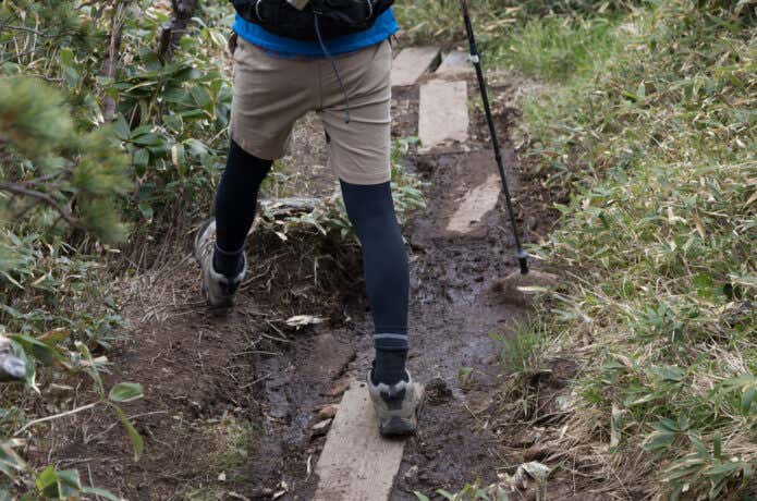 ぬかるんだ登山道