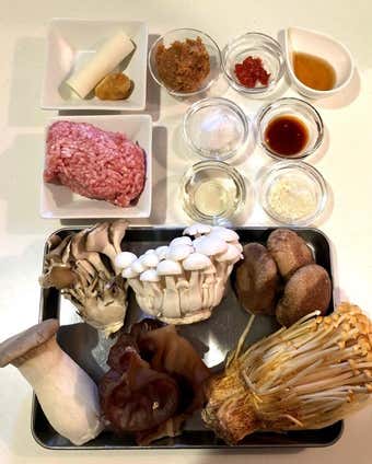 坦々きのこ鍋の材料