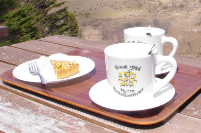 ころぼっくるひゅってのラムミルクとケーキ