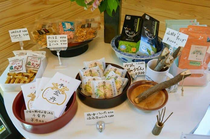 飲み物やおやつを販売