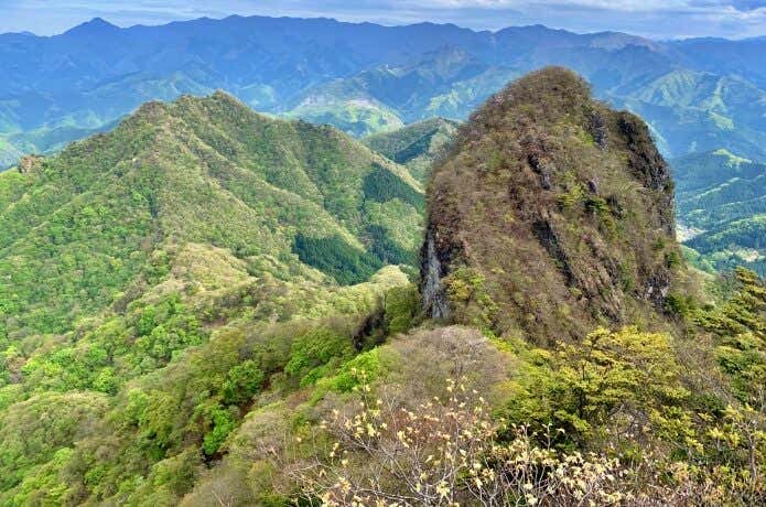 鹿岳・一ノ岳と四ツ又山