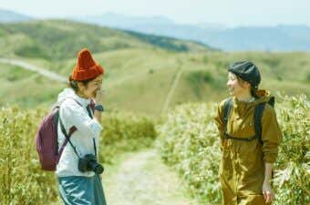ゆるハイク旅を楽しむ2人の女性