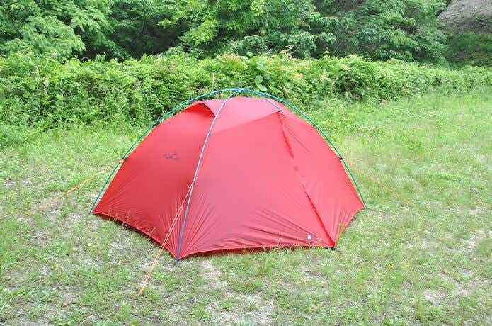 ⑤.ガイラインを張り、前室を張り出し、全体にテンションを掛けたら完成