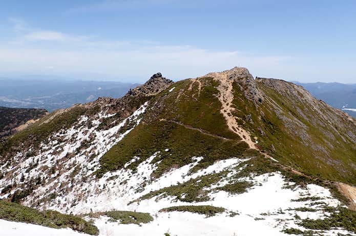 西天狗岳から見た東天狗岳
