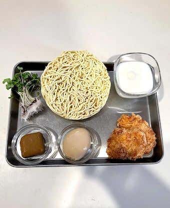 カツカレーラーメン　材料