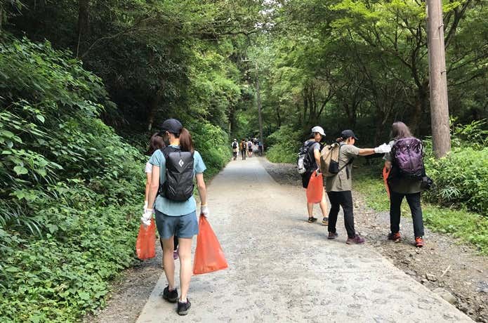 山のごみ