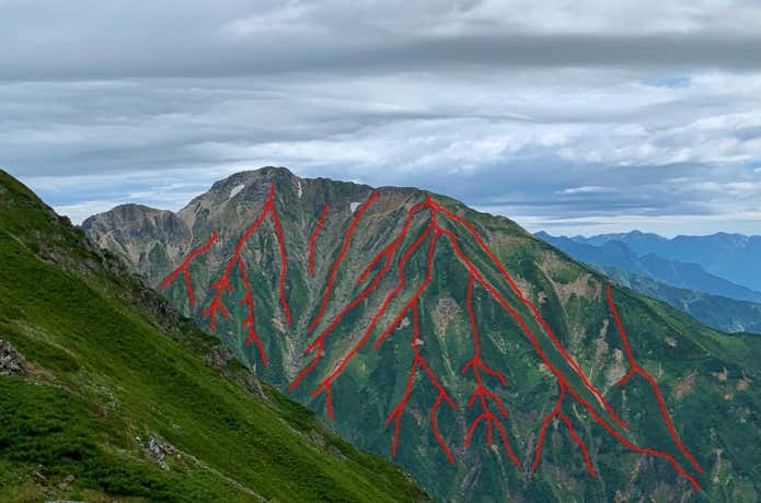 北アルプス・五竜岳の尾根を赤でなぞってみました