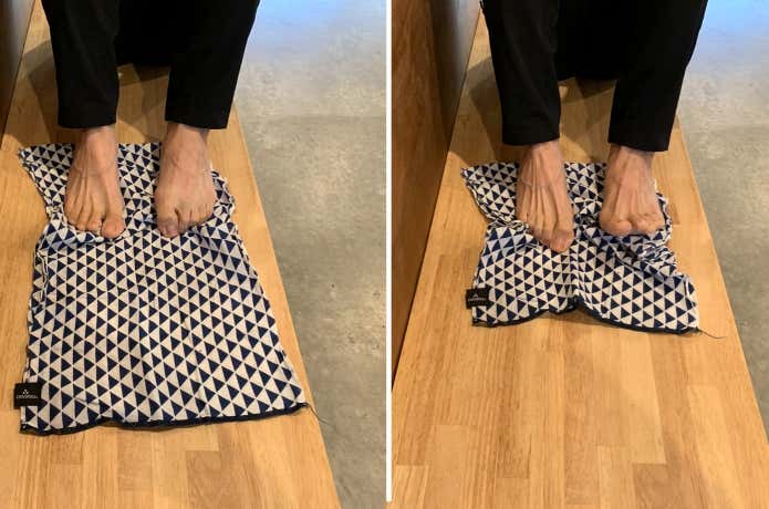 ②足の指一本一本を回したり伸ばしたりしながらほぐす 　（足の指でタオルや手ぬぐいをたぐり寄せる動きも効果的）