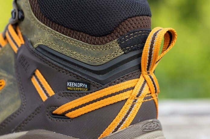 屈曲性を高めながらも、耐久性も高めた蛇腹構造“KEEN. BELLOWS FLEXを採用（ソフトTPU)”