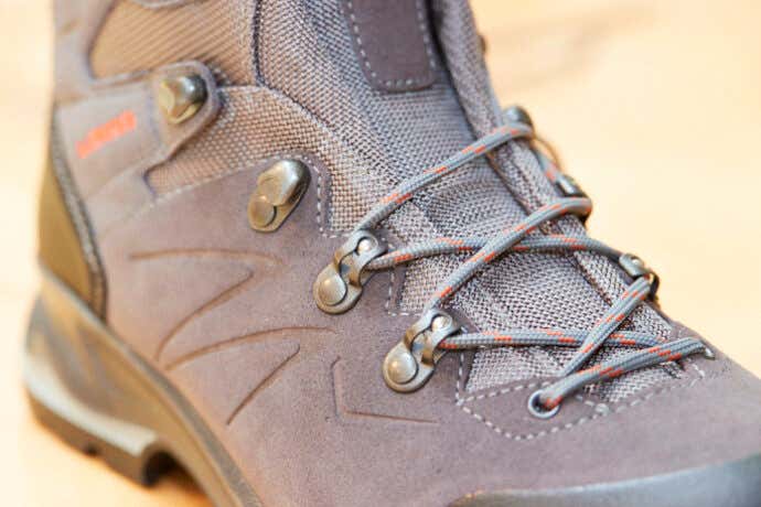 ローバーの登山靴「バルド」ローラーアイレット