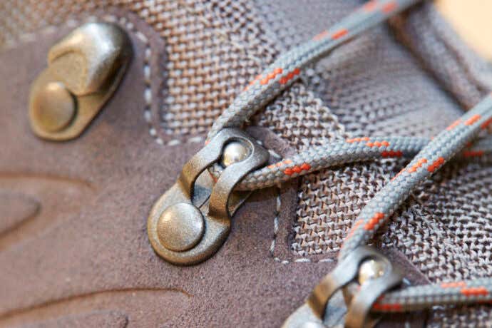 ローバーの登山靴「バルド」ローラーアイレット
