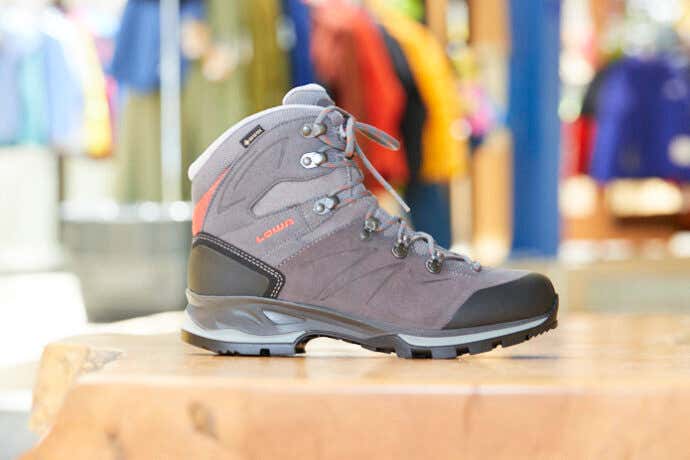 ローバーの登山靴「バルド」