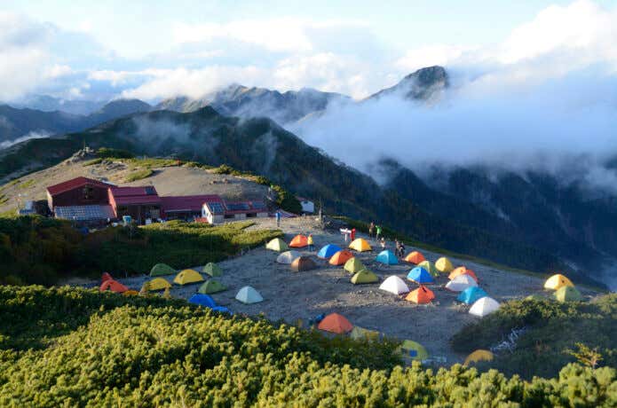 山小屋とテント村