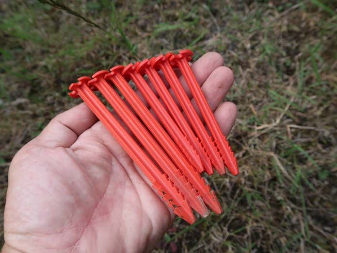 ペグ　プラスチック