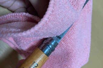 《2》その後、乾いた布できれいに拭きとる。洗剤が残らないように注意