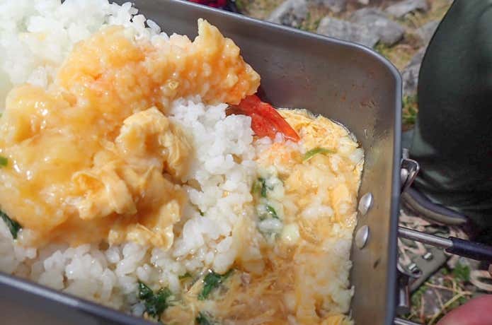 出汁の味が濃い海老天とじ丼