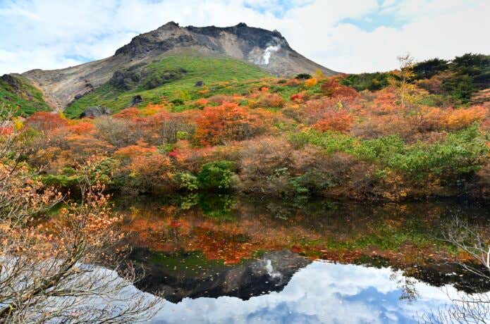 那須岳・姥ヶ平の紅葉と茶臼岳