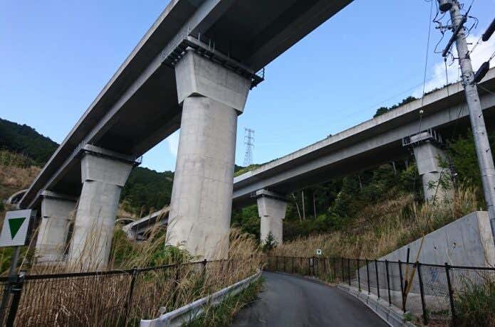 愛知県　三河　本宮山　砥鹿神社　舗装路