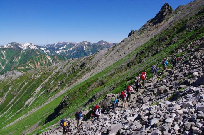最近は減少傾向にある団体形式の登山