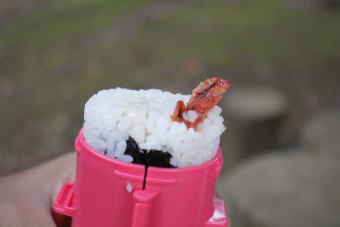 尻尾の生えたおにぎり