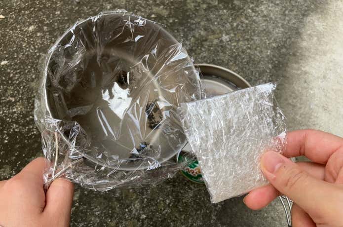 クッカーをラップで包む
