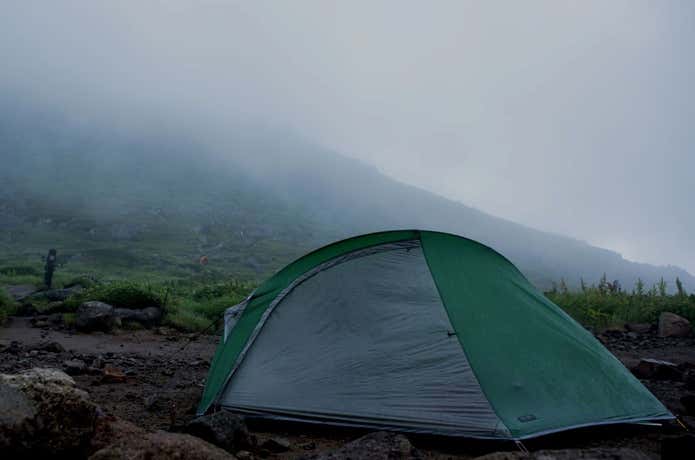 悪天候時のテント場