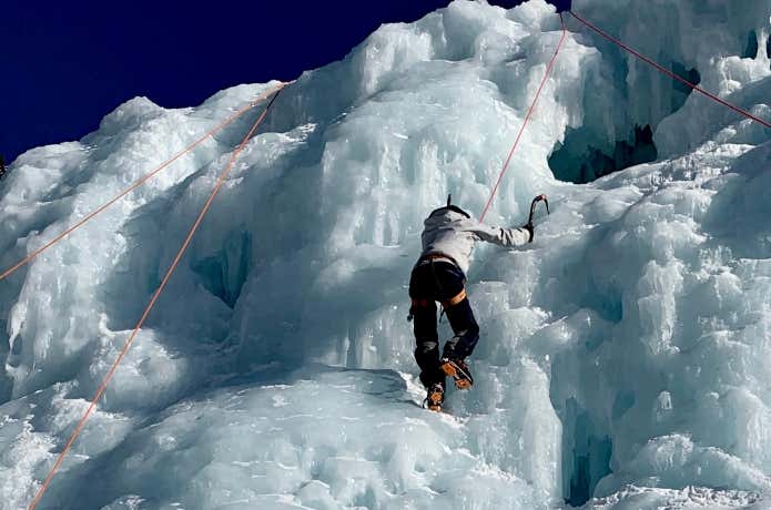 アイスクライミングなどリスクの高い登山をする人は注意が必要