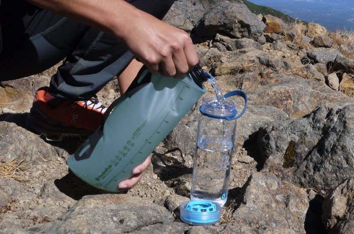 リーコンはソフトボトルからも給水しやすい広口仕様