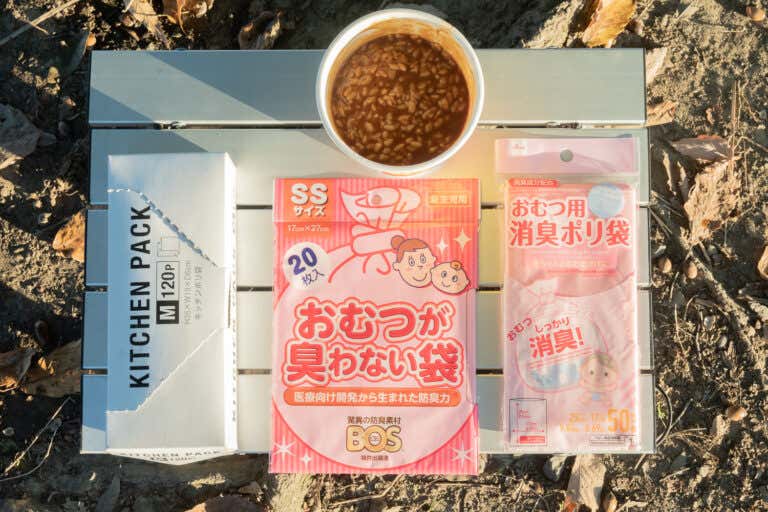 一般的なビニール袋、おむつが臭わない袋、おむつ用消臭ポリ袋