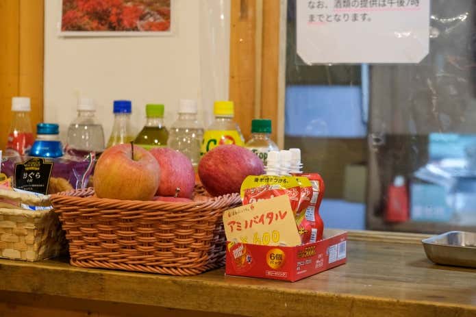 山小屋の売店に並ぶアミノバイタル